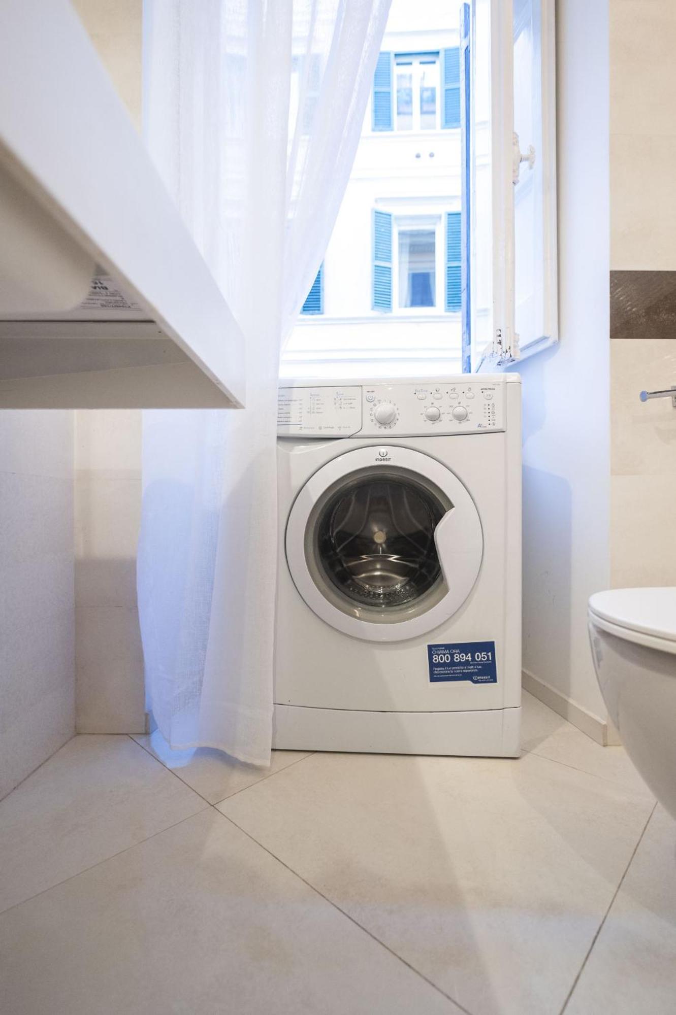 Lovely Nest With Balcony By The Spanish Steps Apartment